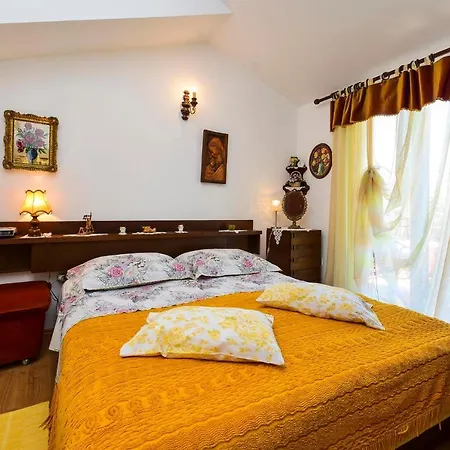 Holiday home House Mira Starigrad Paklenica